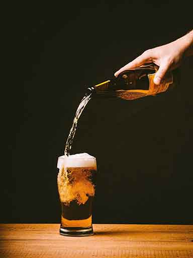 öl Pour / fyra stadier av alkoholism