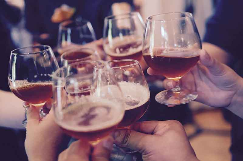 briller Toast | 4 stadier af alkoholisme